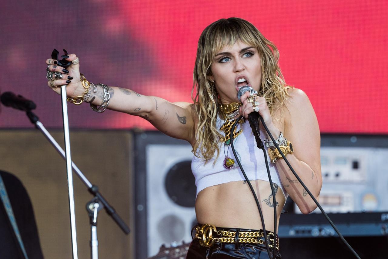 Miley Cyrus Decided to Divorce Liam Hemsworth Before Glastonbury 2019 – Rolling Stone