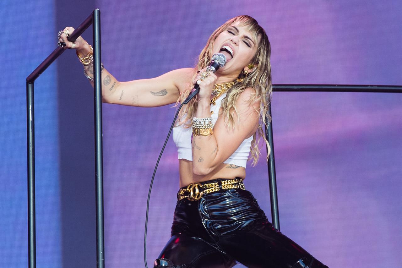 Miley Cyrus to make first public appearance since split, will perform new song at VMAs